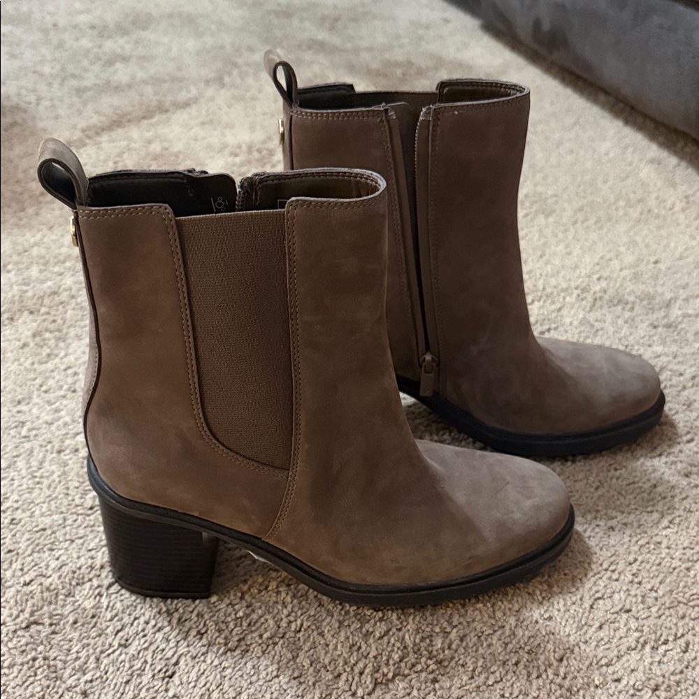 Chic Weather proof Tan Ankle Boots